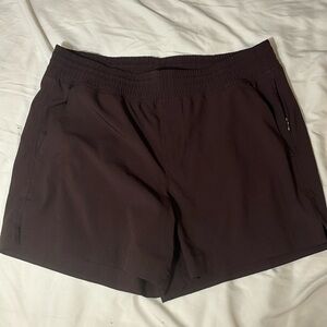 Old Navy Stretchtech Athletic Shorts with Pockets size M